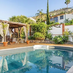 https://villa-manzanilla.hotelsinnerja.org